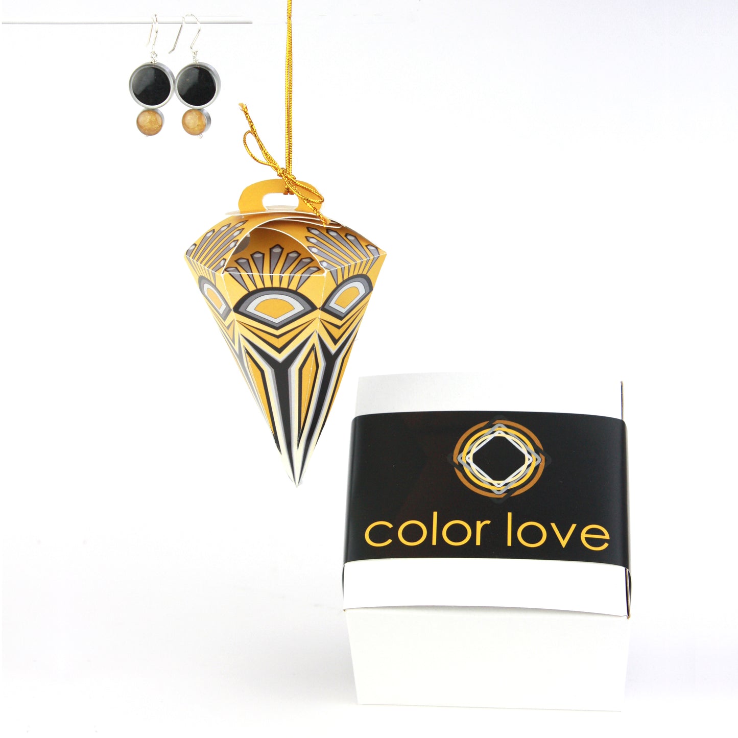 Ornament earrings in black and gold