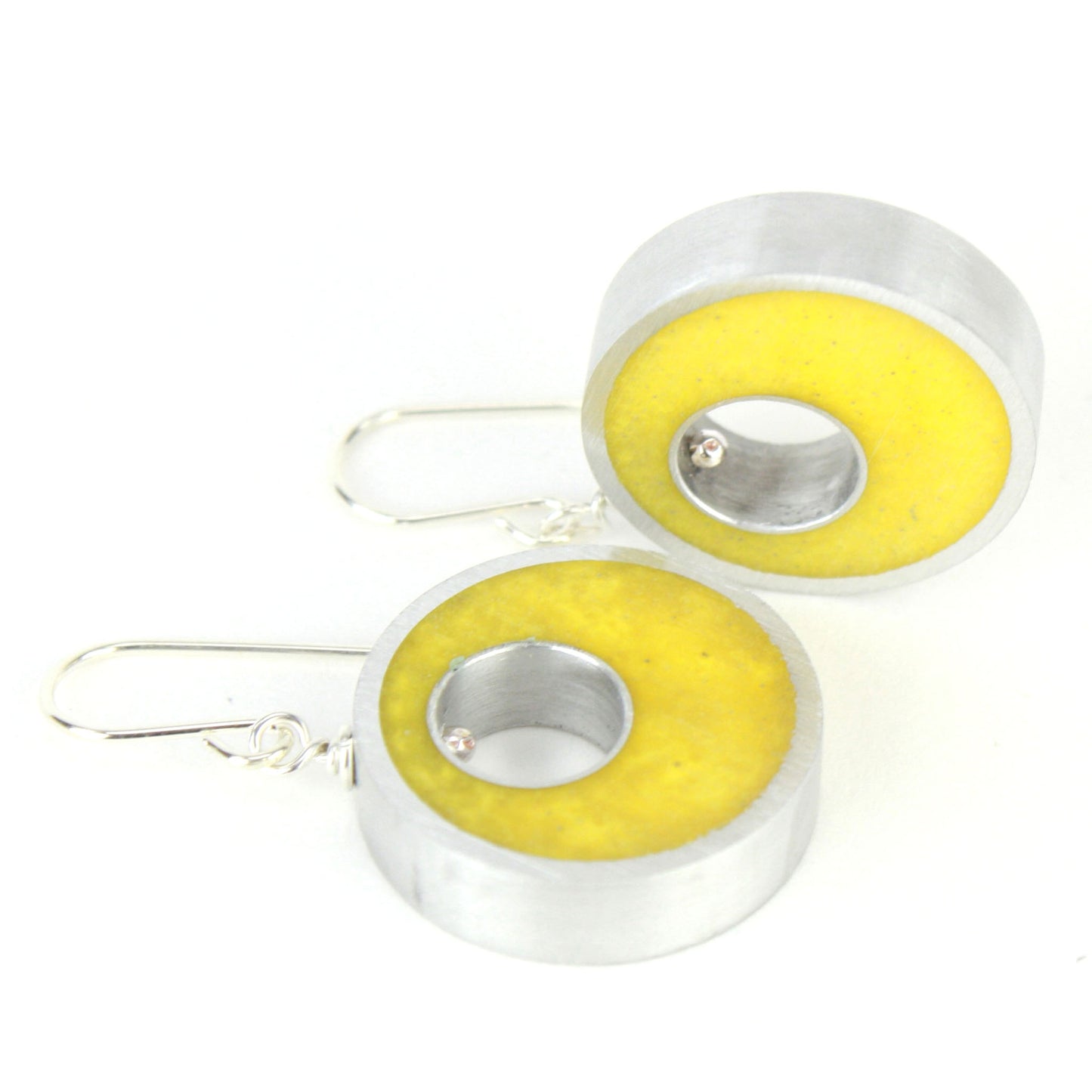 Spotlight earrings in yellow
