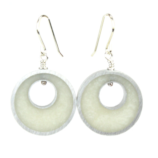 Spotlight earrings in white