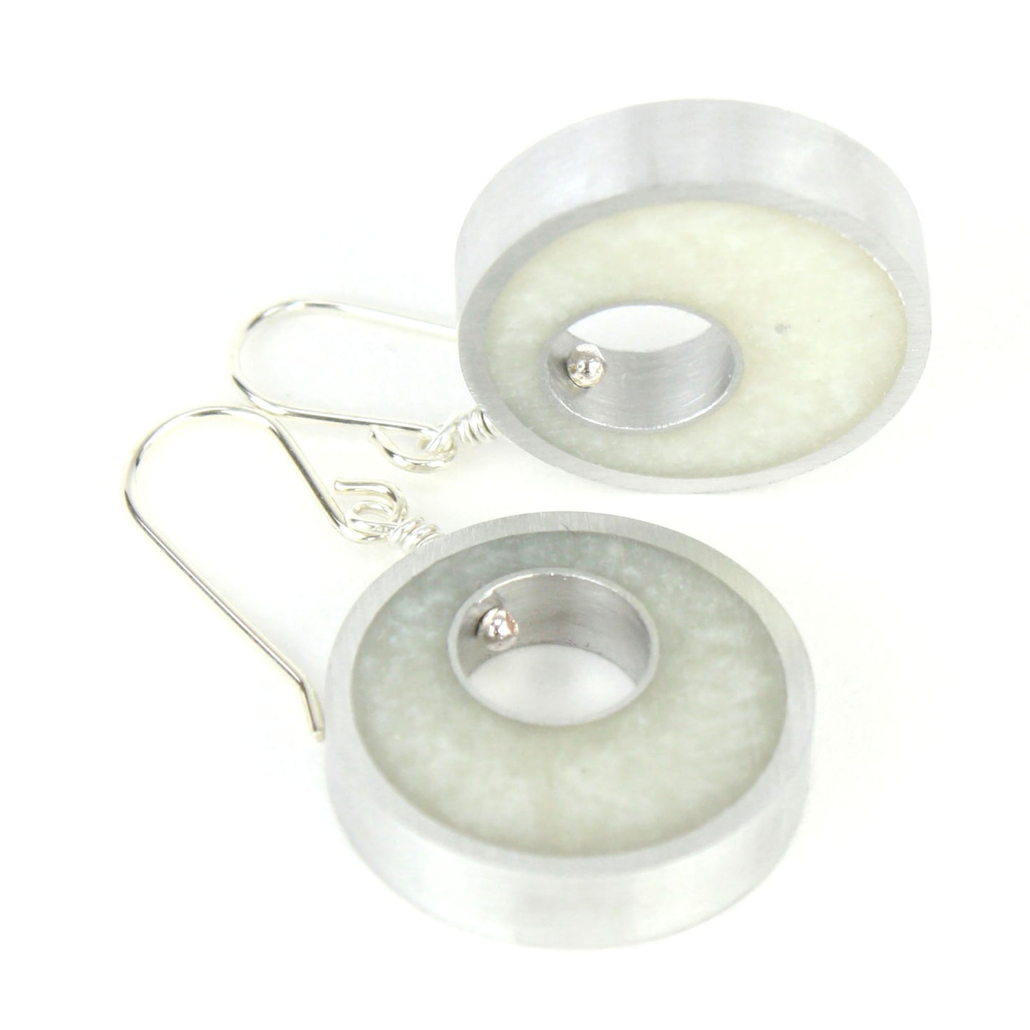 Spotlight earrings in white