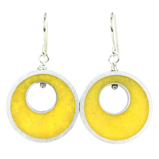 Spotlight earrings in yellow